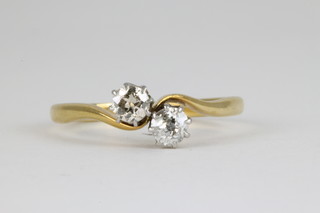 An 18ct yellow gold 2 stone diamond cross-over ring, approx. 0.4ct