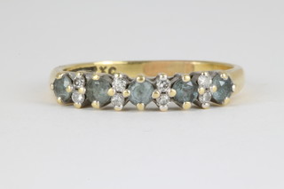 An 18ct yellow gold aquamarine and diamond ring