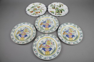 4 20th Century Delft plates the floral rims enclosing birds amongst flowers 8" (f), 2 Continental ditto 