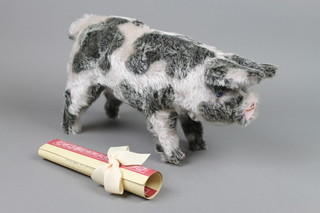 A Steiff replica 1926 pig - Spotty complete with certificate 7"