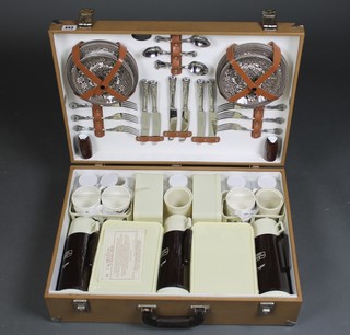A Braxton Collection picnic set 