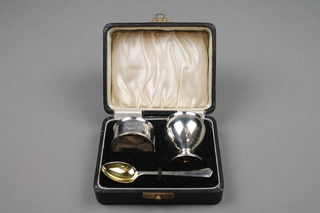 A cased christening set comprising egg cup, spoon and napkin ring, Birmingham 1940/1944, approx. 66 grams