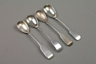 4 Georgian silver mustard spoons of fiddle pattern form, approx 58 grams 