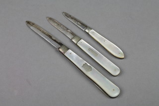 3 mother of pearl handled fruit knives with silver blades
