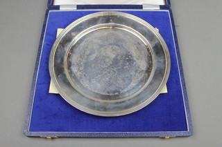 A Silver Jubilee silver presentation salver with engraved decoration, cased, approx. 330 grams