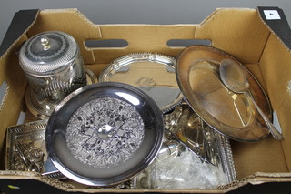 An Edwardian silver plated biscuit barrel on a raised base and minor plated items