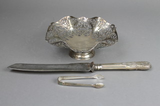 A silver pierced tazza on spread foot, London 1962, 196 grams, 8", a pair of ditto nips and a carving knife