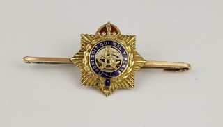 An Edwardian 15ct yellow gold and enamelled regimental bar brooch, approx. 6 grams