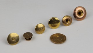 5 gold dress studs and a ditto Continental coin, approx. 4 grams 