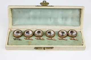A cased set of 6 Edwardian studs decorated with hounds heads 