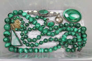 A quantity of malachite jewellery