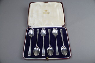 A cased set of silver bright cut teaspoons, Sheffield 1939, approx. 92 grams
