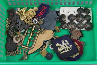 A quantity of World War Two brass cap and other badges including cloth 