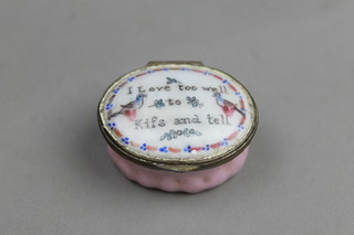 A Bilston enamel oval trinket box - I love to well to kiss and tell, 1" 