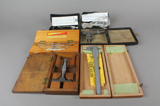 A Moore & Wright micrometer 0-25mil, 1 other 0-1" and 3 other toolmaker's instruments, boxed, a Dormer taper pin boxed
