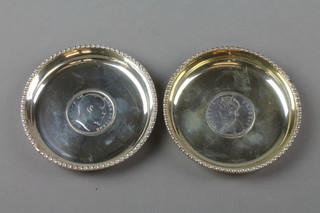 A pair of Indian silver bon bon dishes set with a rupee, 1889 and 1905, 112 grams 