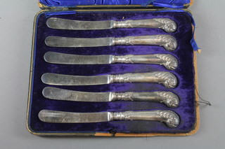 A set of 6 cased silver handled butter knives with pistol butt and repousse grips