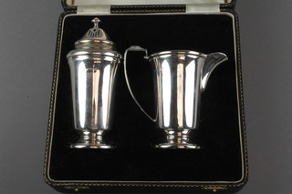 A cased silver sugar shaker and cream jug, Birmingham 1938, approx 248 grams