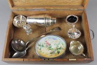 A silver plated Art Deco style cocktail shaker and minor plated items in an oak canteen 