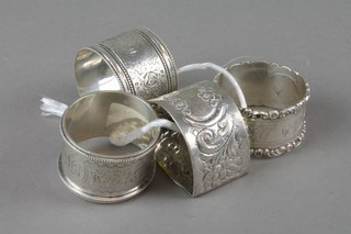 4 early 20th Century silver napkin rings, approx. 140 grams 
