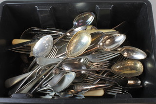 A pair of silver plated Edwardian servers and minor plated cutlery 
