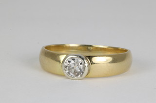 An 18ct yellow gold single stone diamond ring, approx. 0.4ct, size N 1/2