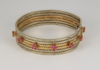 A 9ct gold 2 colour mesh bracelet with gem set floral heads, 54 grams