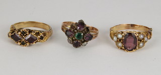3 Antique gem set rings, size F, F and H 1/2