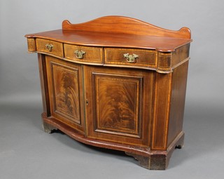 An Edwardian inlaid mahogany chiffonier of serpentine outline, fitted 3 short drawers and raised on a platform base 38"h x 47"w x 20"d 