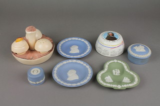 A Carltonware novelty condiment set in the form of an upturned mushroom with mustard, salt and pepper 5" and minor decorative china