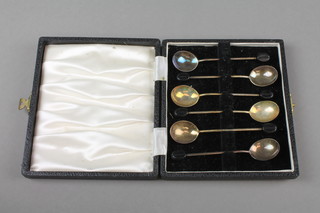 A set of 6 silver and bean end coffee spoons, Sheffield 1959