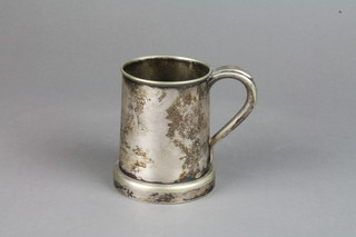 An Edwardian silver plated half pint mug with lithopane base 