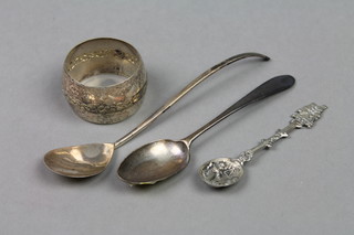 A silver napkin ring and 3 silver spoons, approx. 46 grams