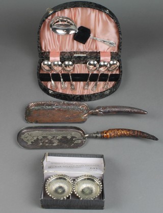 An Edwardian silver plated crumb tray with horn handle, 1 other, a pair of cased salts and spoons