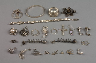 A quantity of minor silver and other jewellery