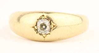 An 18ct gold gypsy diamond set ring, size R 1/2, 8 grams