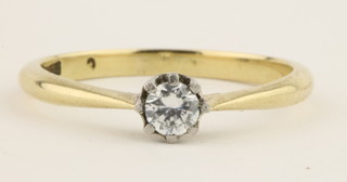 An 18ct gold single stone paste ring, size M
