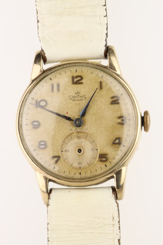 A gentleman's 9ct gold Smiths Deluxe wristwatch on a leather strap 