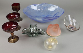 A Murano style glass dish 7", a quantity of decorative glassware