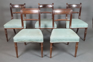 A harlequin set of 6 Georgian mahogany and brass inlaid bar back chairs with rope mid rails, raised on front turned supports and sabre supports - 3 carvers and 3 standard