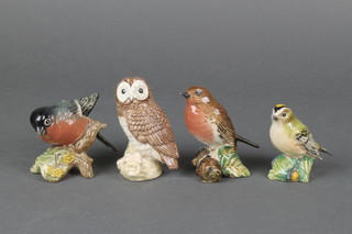 4 Beswick birds - bullfinch 1042 2 1/2", goldcrest 2415 2 1/2", robin 880 2 1/2" and an owl 3" 