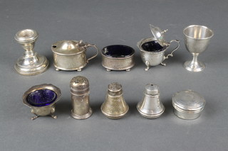 A silver egg cup, a dwarf candlestick and minor condiments, gross 170 grams