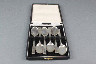 A cased set of 6 silver dessert spoons, Sheffield 1937, gross 120 grams