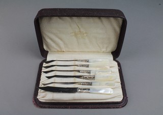 A set of 6 cased silver plated mother of pearl dessert knives 