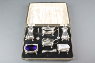 A cased 6 piece silver condiment set and spoons