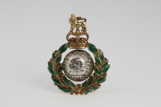 A 9ct gold and enamelled Royal Commando sweetheart brooch, approx 6 grams