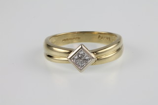 An 18ct yellow gold diamond ring set with 4 princess cut stones, approx. 0.25ct, size N 1/2