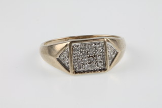 A gentleman's 9ct gold pave diamond set signet ring, size S 1/2