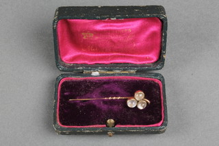 An Edwardian moonstone and gold tie pin 