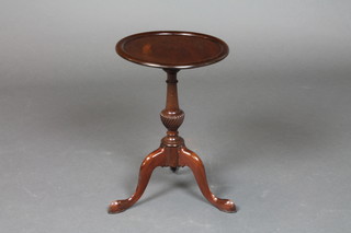 An Edwardian Georgian style circular mahogany kettle stand with dish top, raised on a turned column and tripod base 16"h x 10 1/2" diam. 